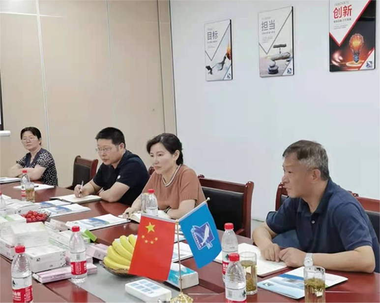 省藥品監(jiān)督管理局第一分局局長張淼一行蒞臨深藍(lán)醫(yī)療考察調(diào)研 省藥品監(jiān)督管理局第一分局局長張淼一行蒞臨深藍(lán)醫(yī)療考察調(diào)研