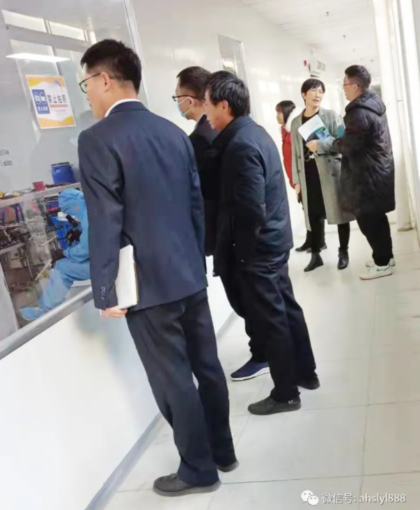 高新區(qū)管委會(huì)副主任呂波帶隊(duì)蒞臨深藍(lán)調(diào)研指導(dǎo)