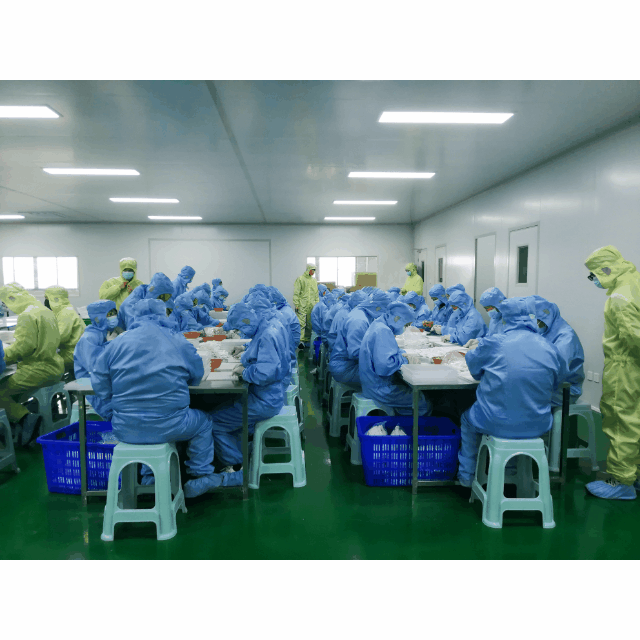 聚精會神的深藍醫(yī)療小伙伴